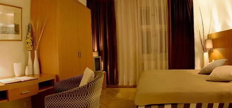 Emporio Prague Apartments 4*,